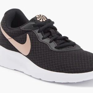 Nike Tanjun Next Nature Women’s Sneakers – Black/Rose Gold – Size 9 – BRAND NEW